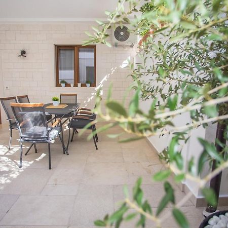 Holiday Home Camellia بوريتش المظهر الخارجي الصورة